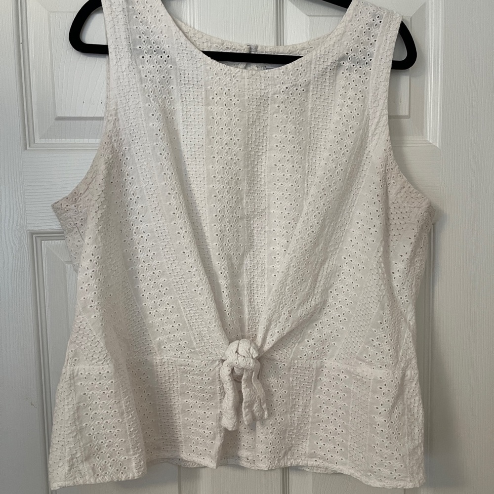 Liz Claiborne sleeveless eyelid cotton peplum top
